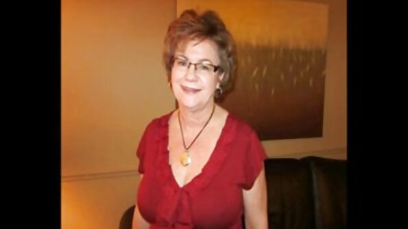Zes zwoele vrouwen staan ​​in de rij om gratis porno movies geshaagged te worden