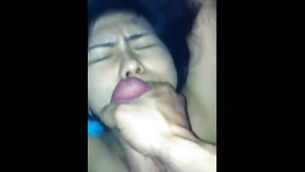 Aziatische de meest bekeken gratis pornofilms door de bezoekers van pornozot brunette neukt haar kamergenoot