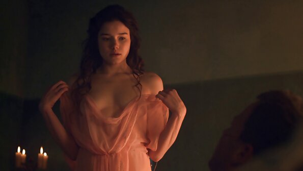 Gabbie Carter en Skylar Vox neuken free pornofilm twee geile zwarte jongens in de woonkamer
